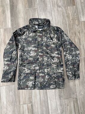 Mossi Brand Men’s Digital Camouflage Rain Jacket With Hood Size Medium